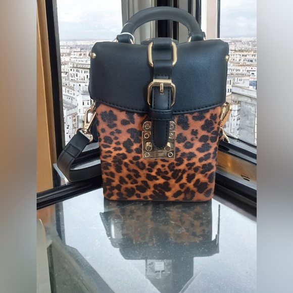 Urban Expressions Handbags - URBAN EXPRESSIONS Annabelle Crossbody
VEGAN LEATHER CLOSURE ANIMAL PRINT